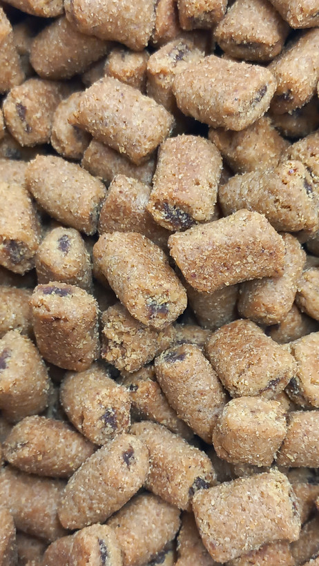 چی پف جنین گندم شیرین شده با شکرخرما و شیره خرما